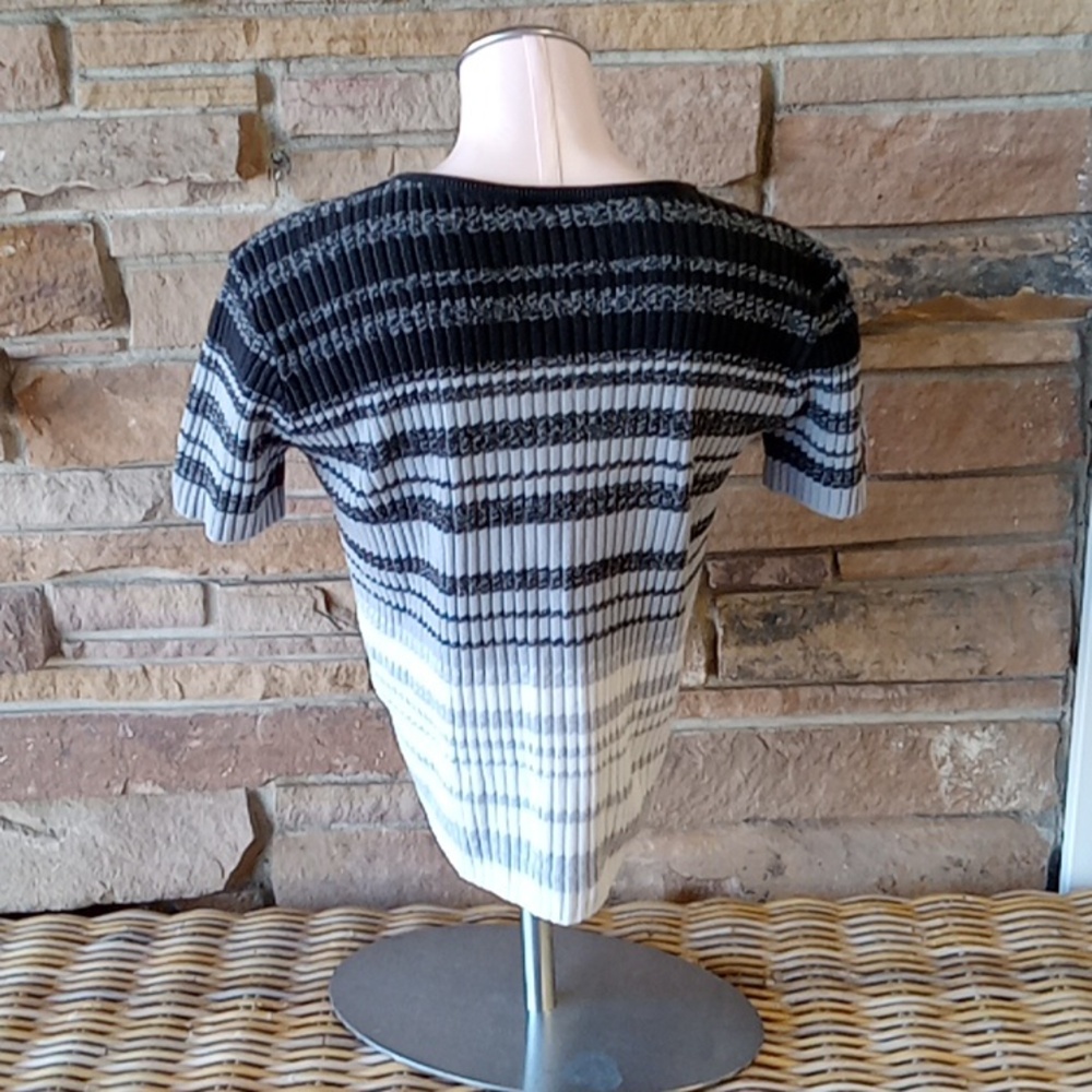 Women's top - Picture 3 of 3